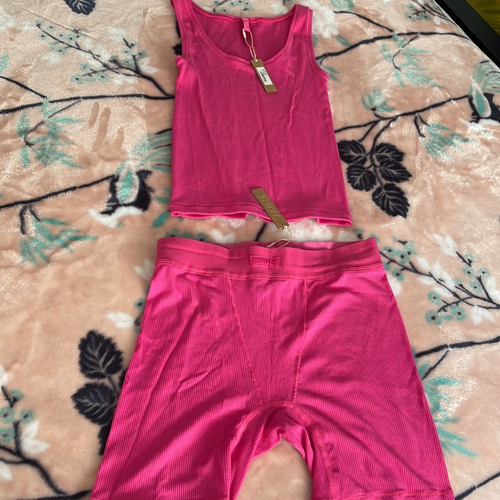 NWT skims rasberry pink cotton set